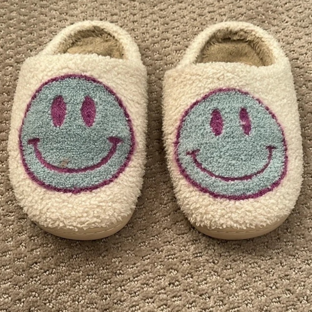 Cream Smiley Face Slippers